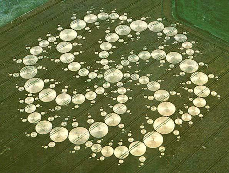 Illustration for article titled La verdadera historia de los círculos en los campos de cultivo, los agroglifos atribuidos a la actividad extraterrestre